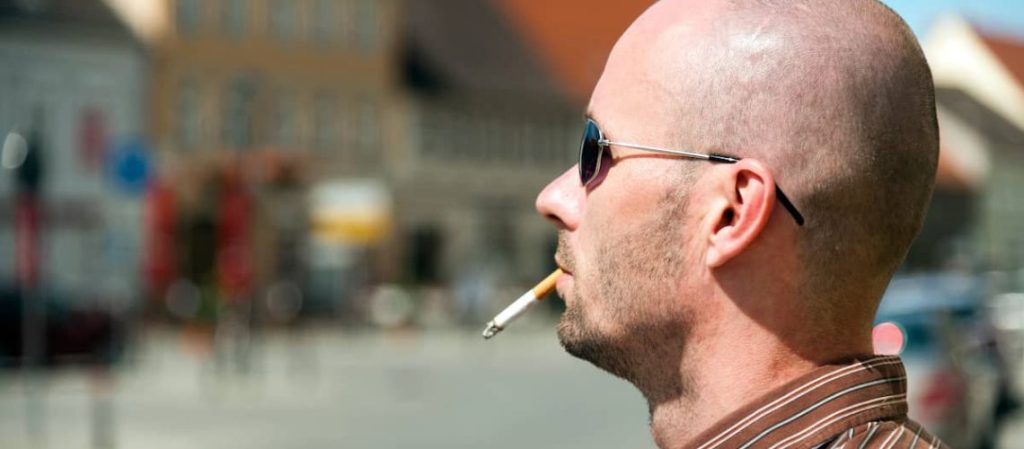 آیا سیگار باعث ریزش مو می‌شود؟