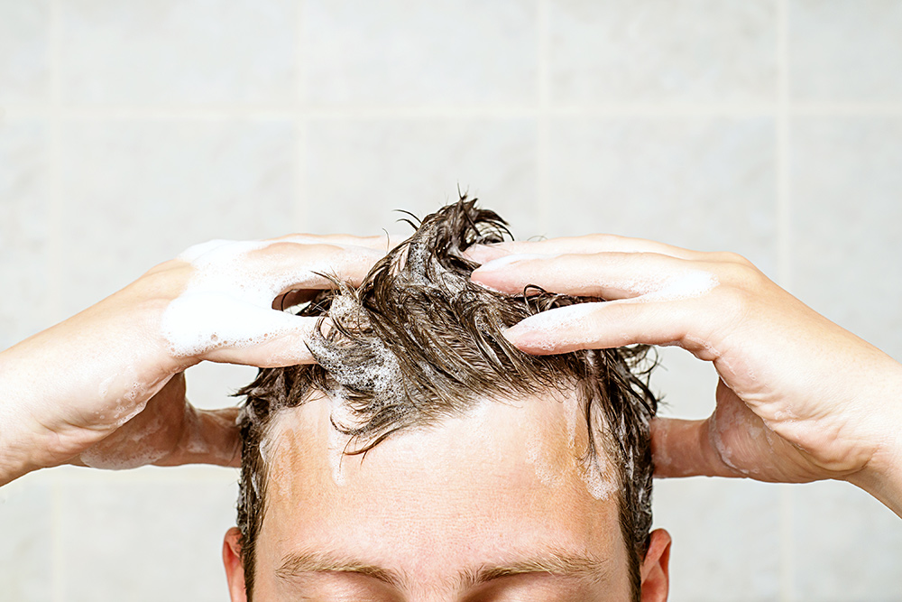 آیا شستن روزانه موها باعث ریزش مو می شود